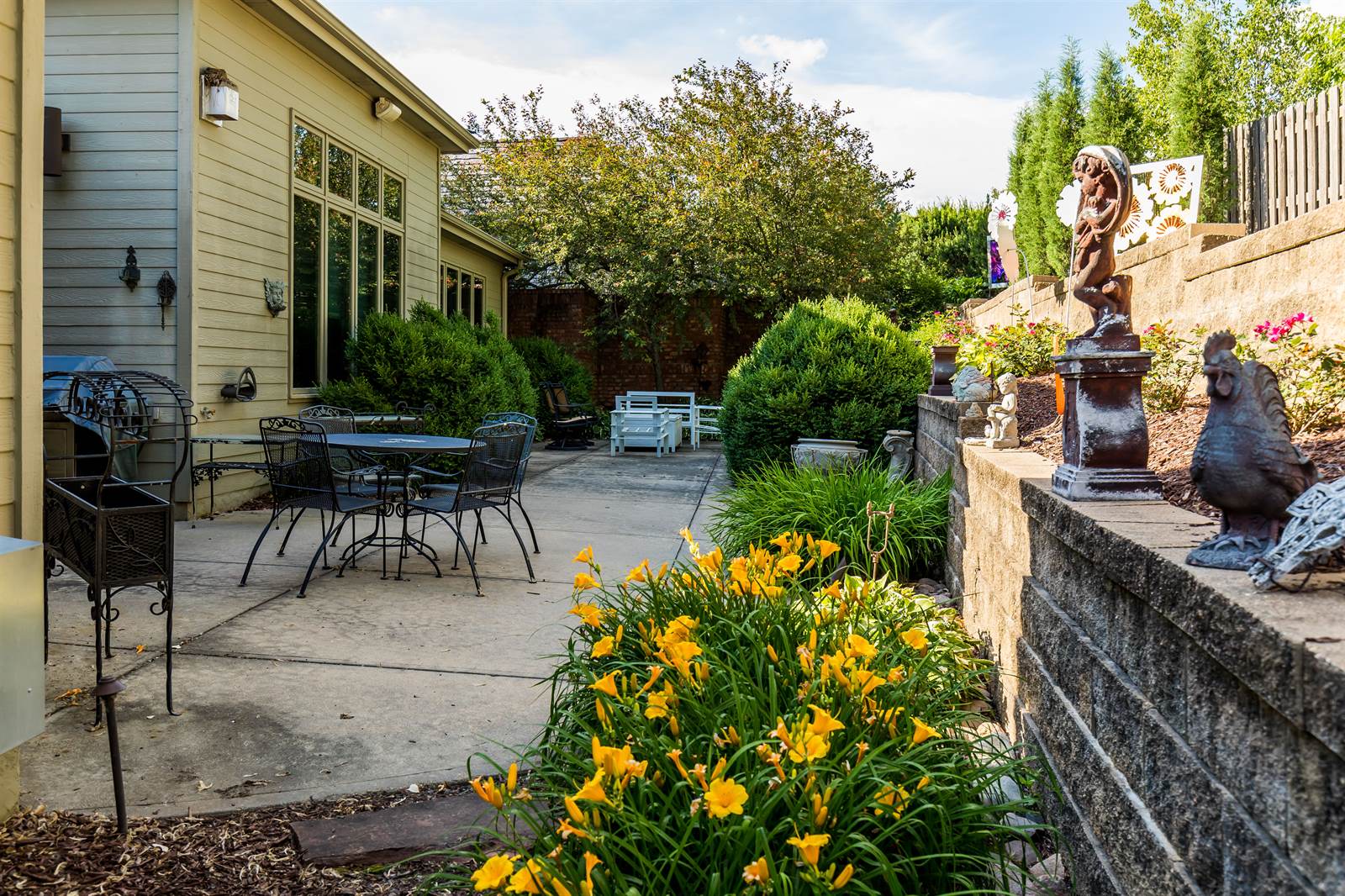 221 N 97 Court, Omaha, NE 68131