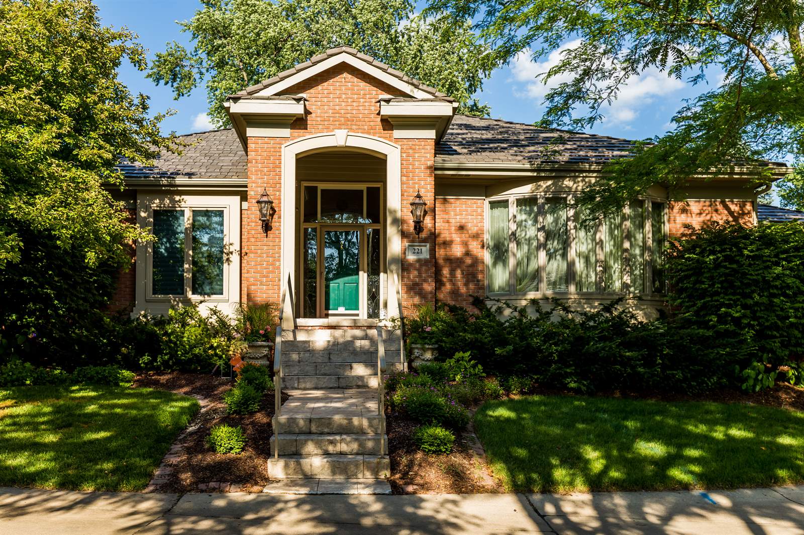 221 N 97 Court, Omaha, NE 68131