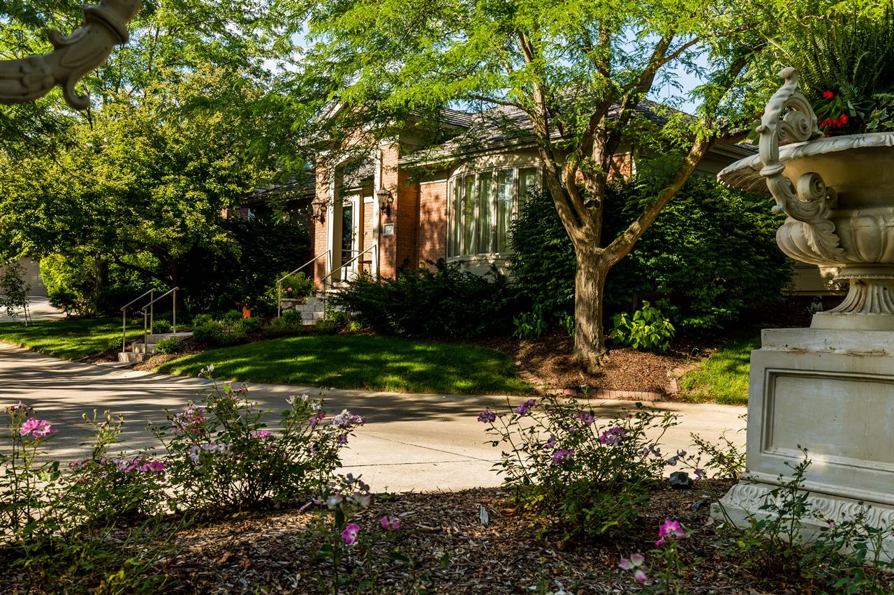 221 N 97 Court, Omaha, NE 68131