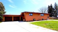 1704 SW 1st Ave, Minot, ND 58701