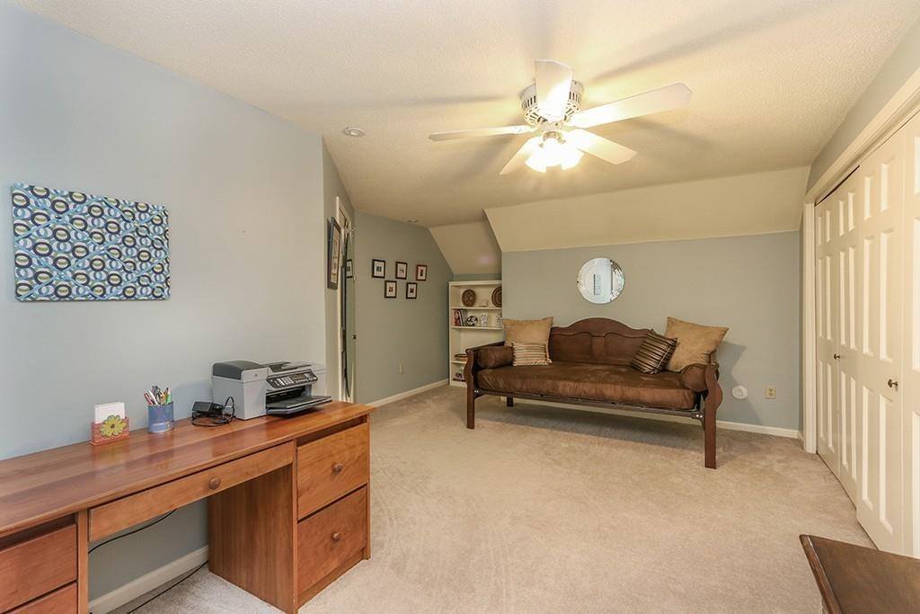 10 Lockewood Dr, Franklin, MA 02038