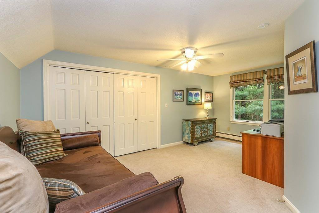 10 Lockewood Dr, Franklin, MA 02038