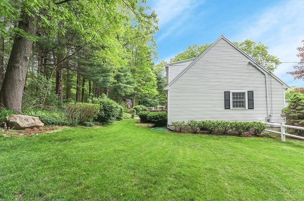 10 Lockewood Dr, Franklin, MA 02038