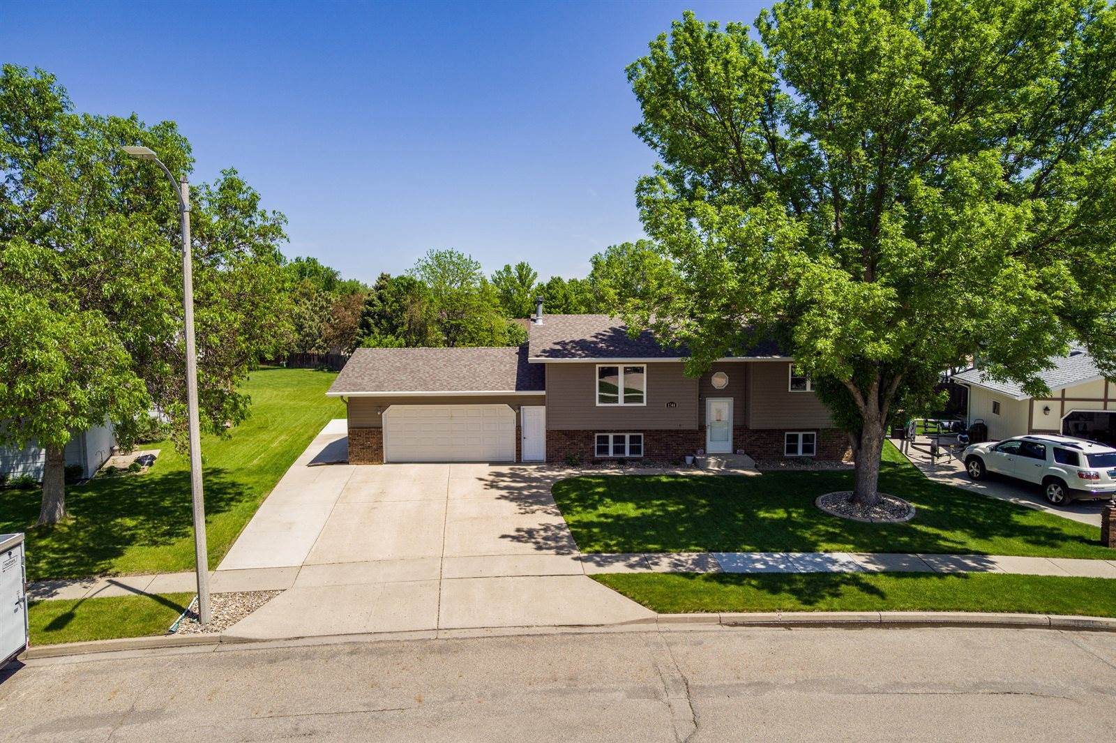 1744 Wichita Drive, Bismarck, ND 58504