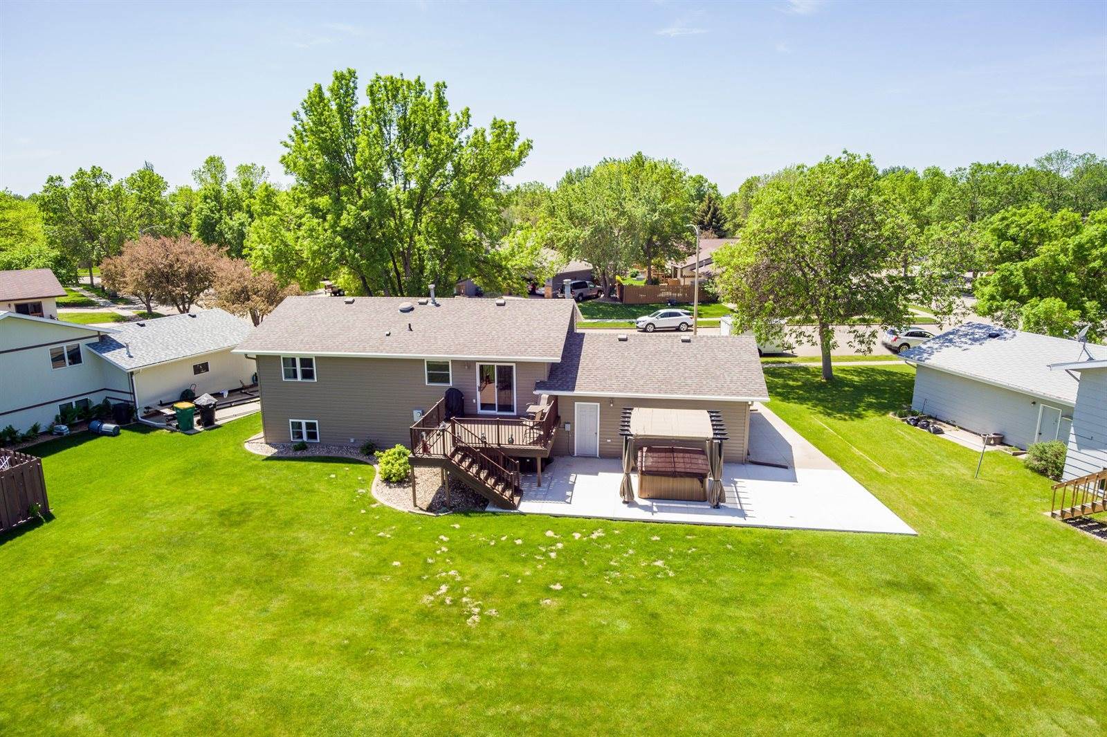 1744 Wichita Drive, Bismarck, ND 58504