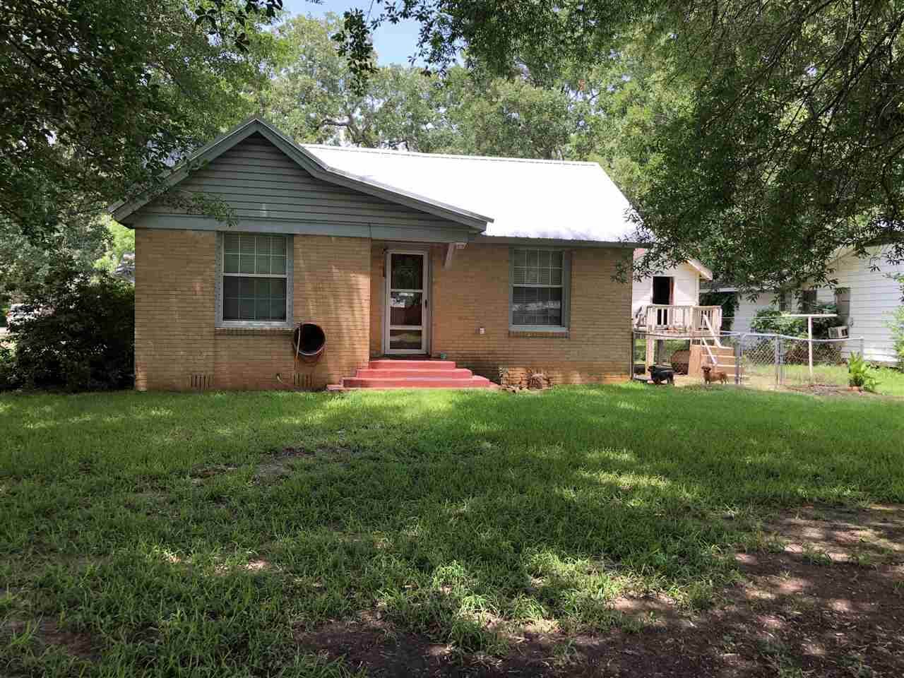 304 Main St, Maud, TX 75567