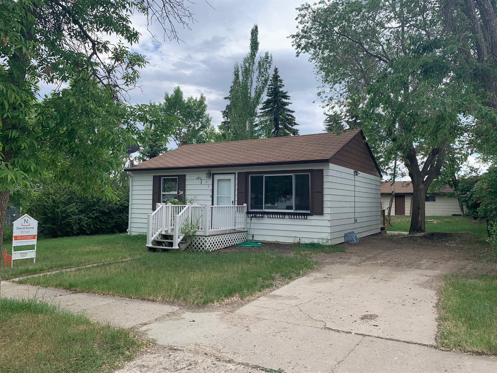 305 3rd St NW, Tioga, ND 58853