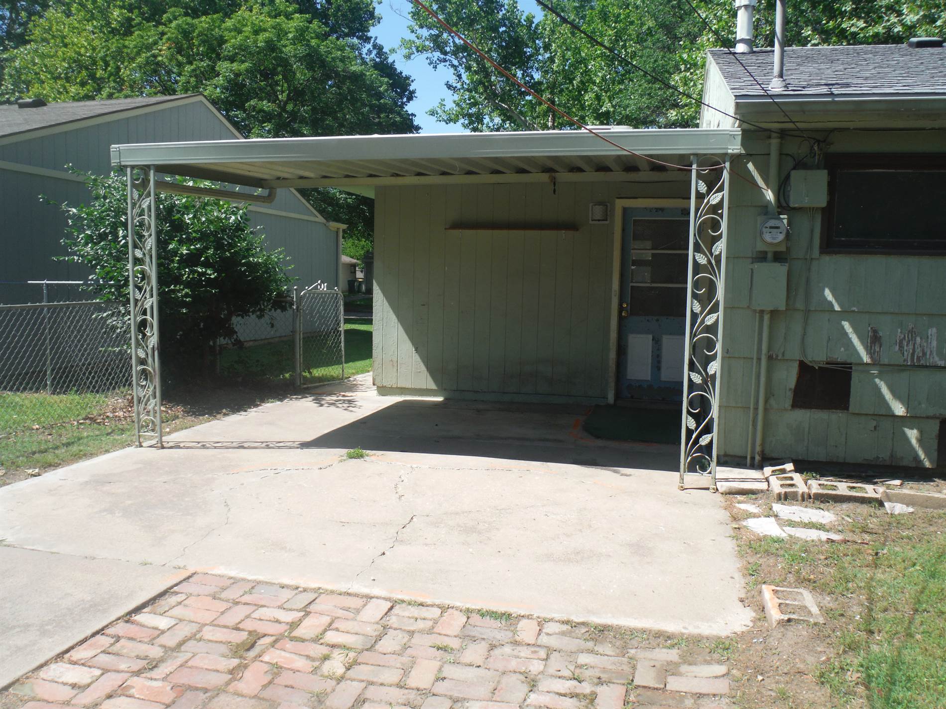 1529 SW 24th ST, Topeka, KS 66611