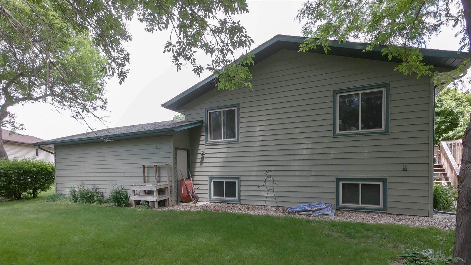 1516 Oakland Drive, Bismarck, ND 58504