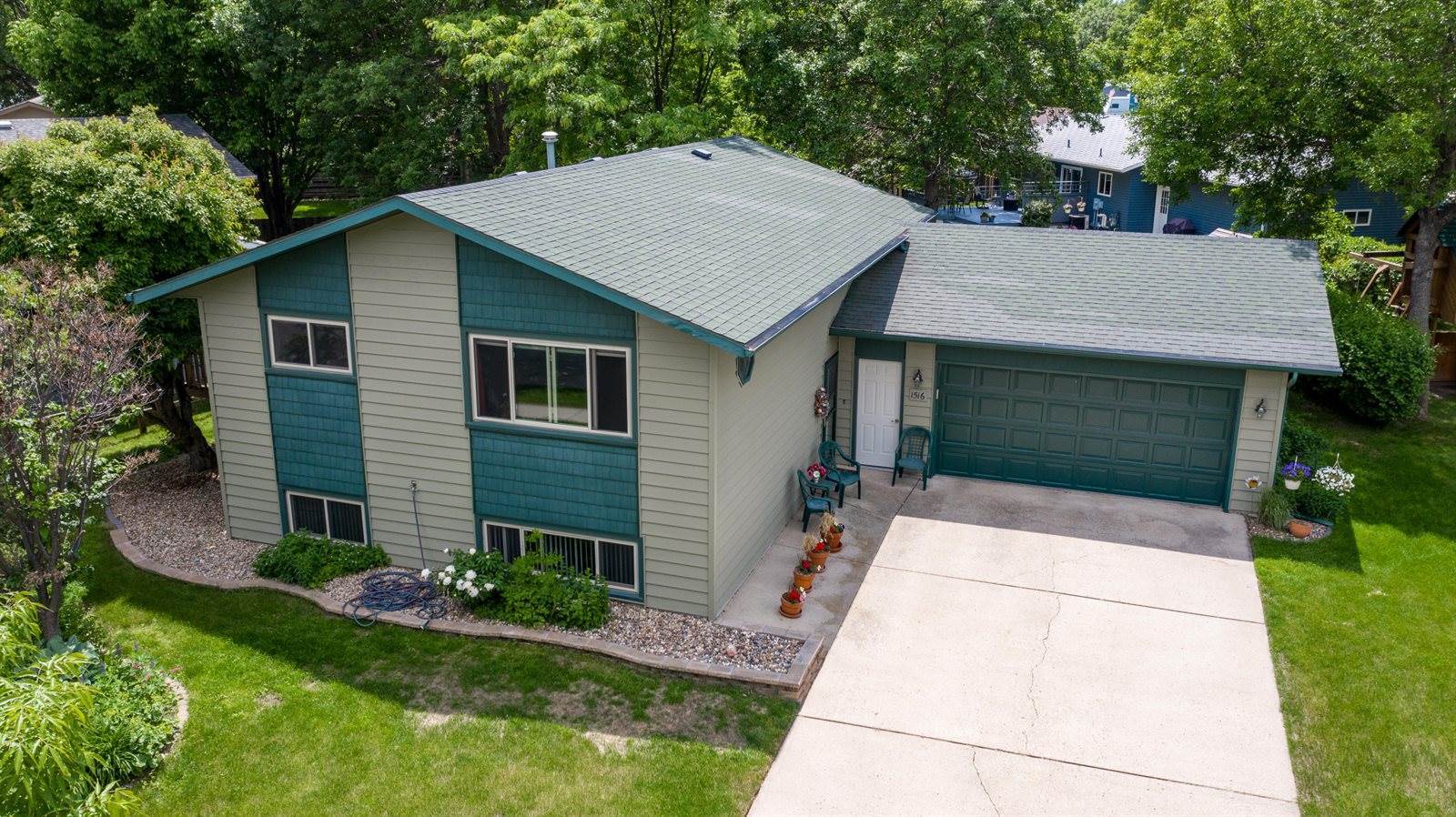 1516 Oakland Drive, Bismarck, ND 58504