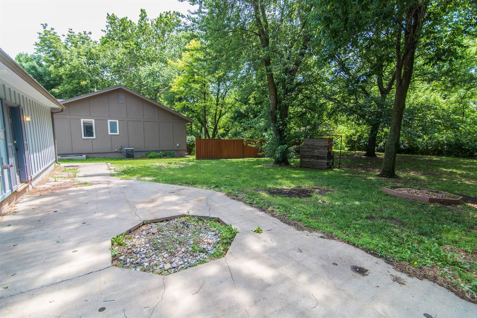 3525 SW Randolph Ave, Topeka, KS 66611