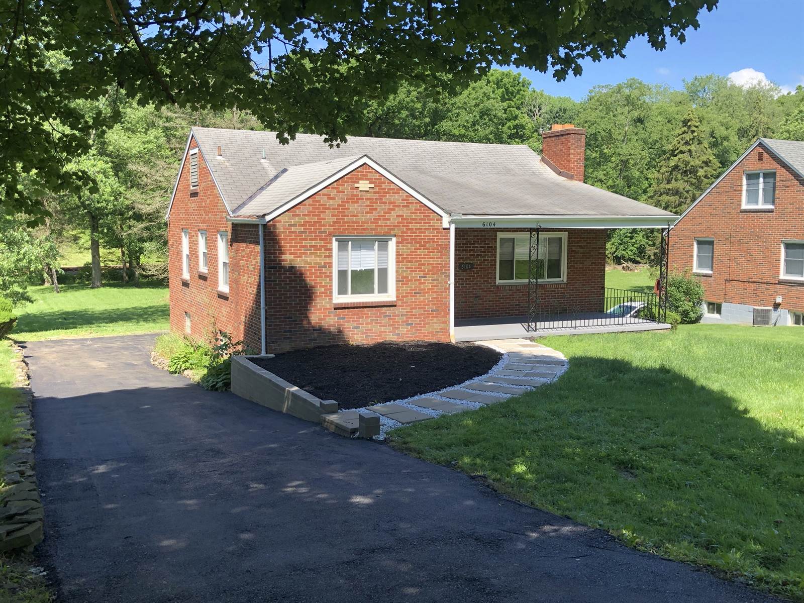 6104 Library Rd, Bethel Park, PA 15317