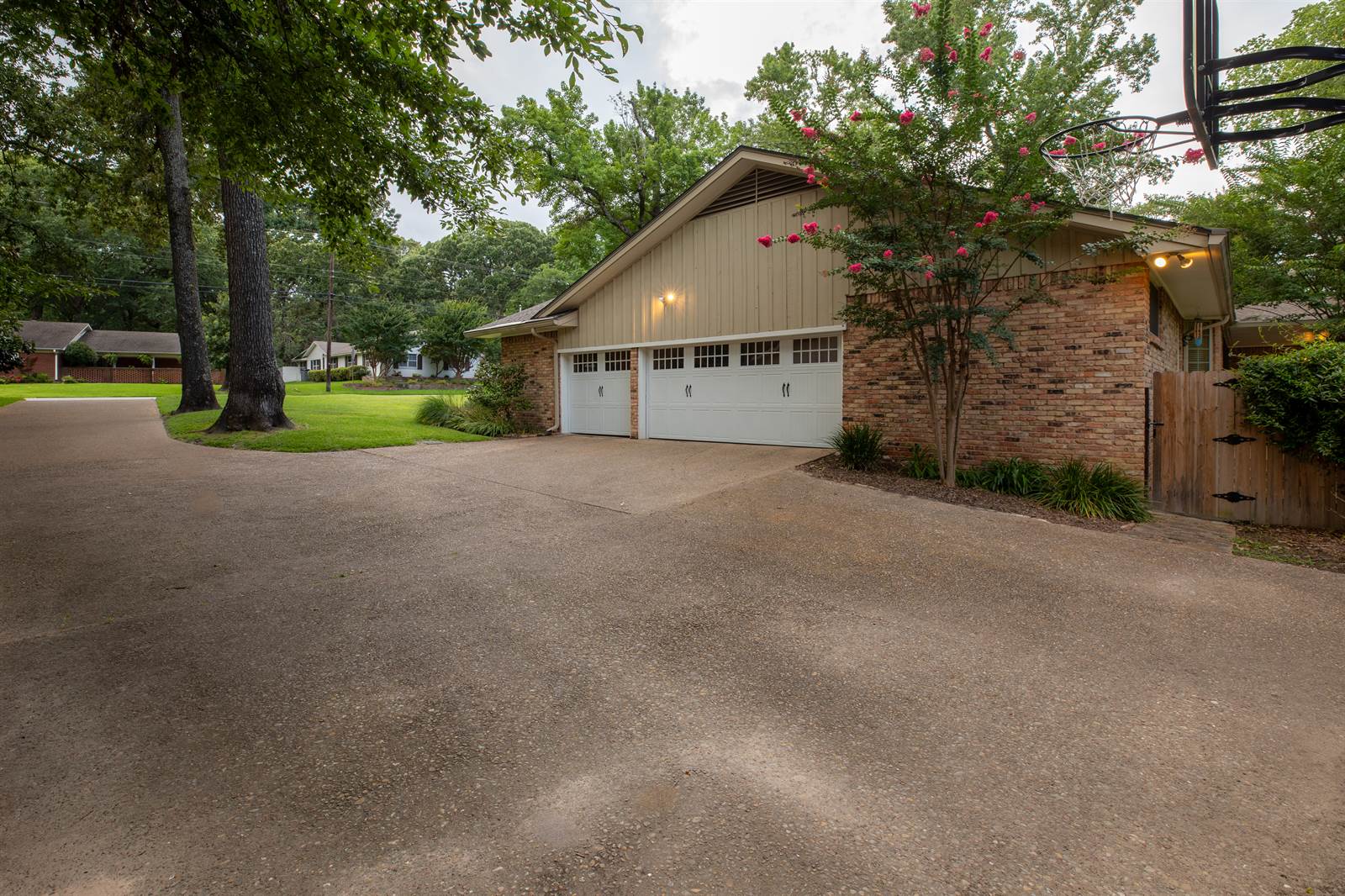 4710 Richmond Road, Tyler, TX 75703