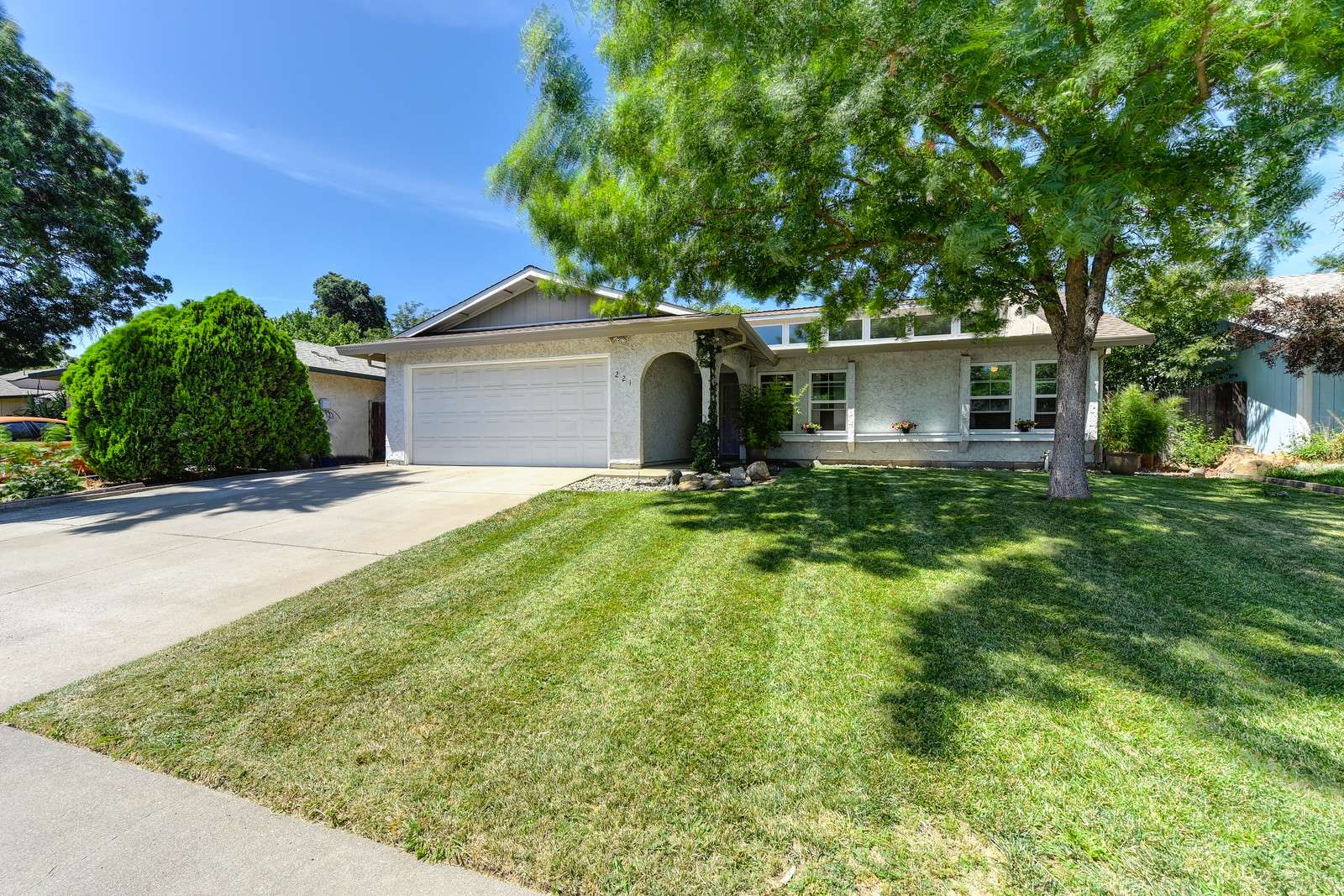 221 Jubilee Way, Rio Linda, CA 95673