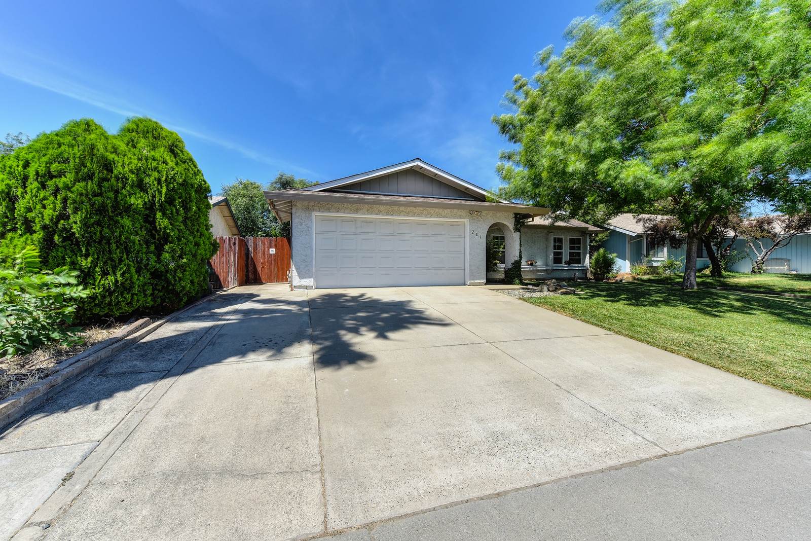 221 Jubilee Way, Rio Linda, CA 95673