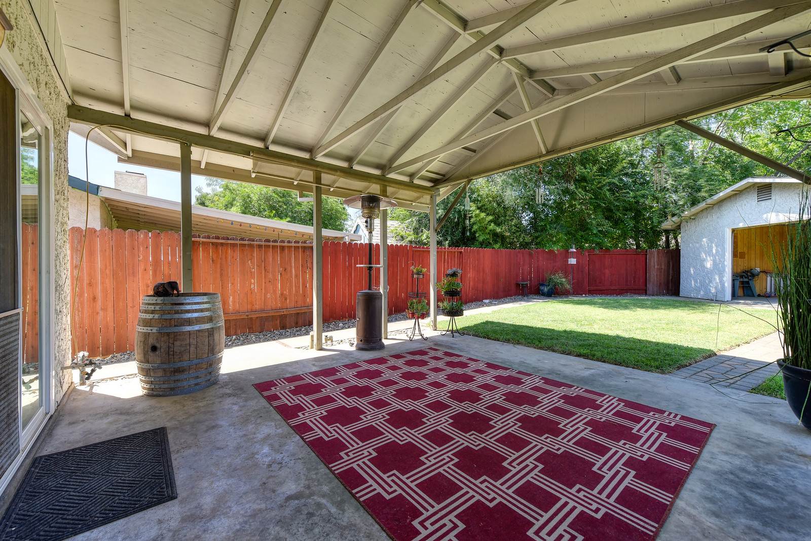 221 Jubilee Way, Rio Linda, CA 95673