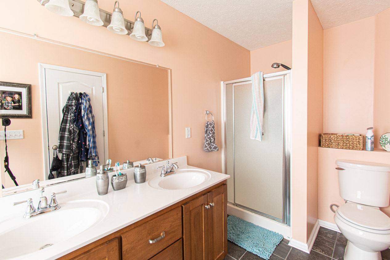 105 Cross Winds Ct, Auburn, KY 42206