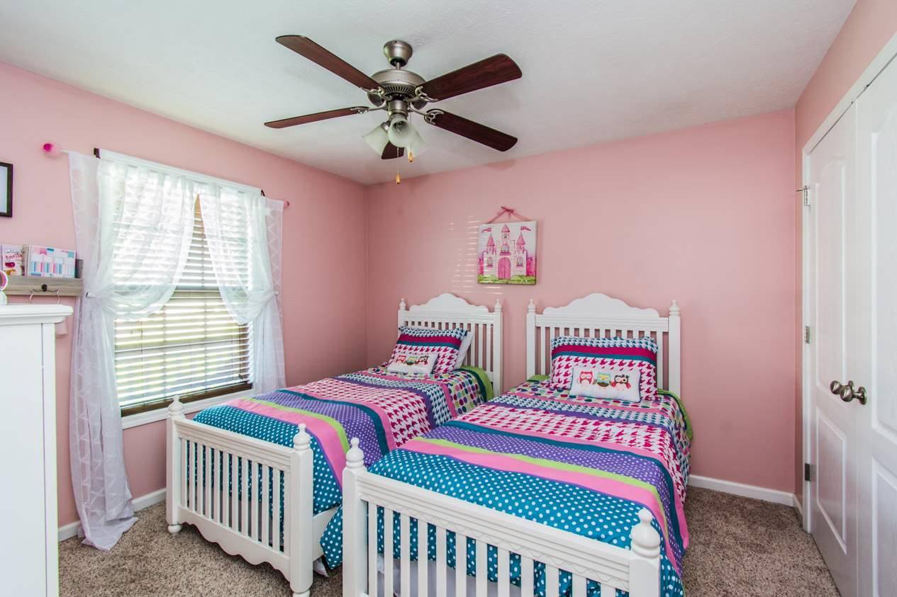 105 Cross Winds Ct, Auburn, KY 42206