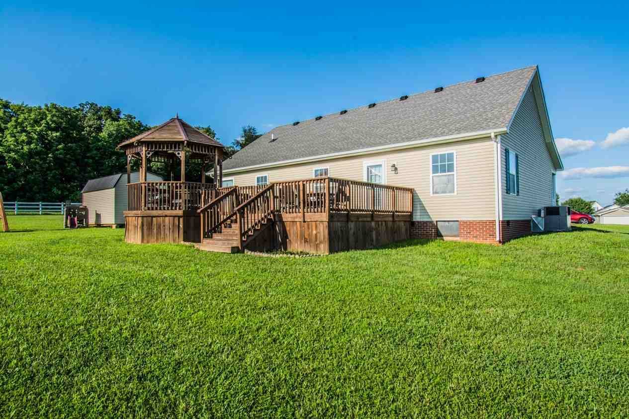 105 Cross Winds Ct, Auburn, KY 42206