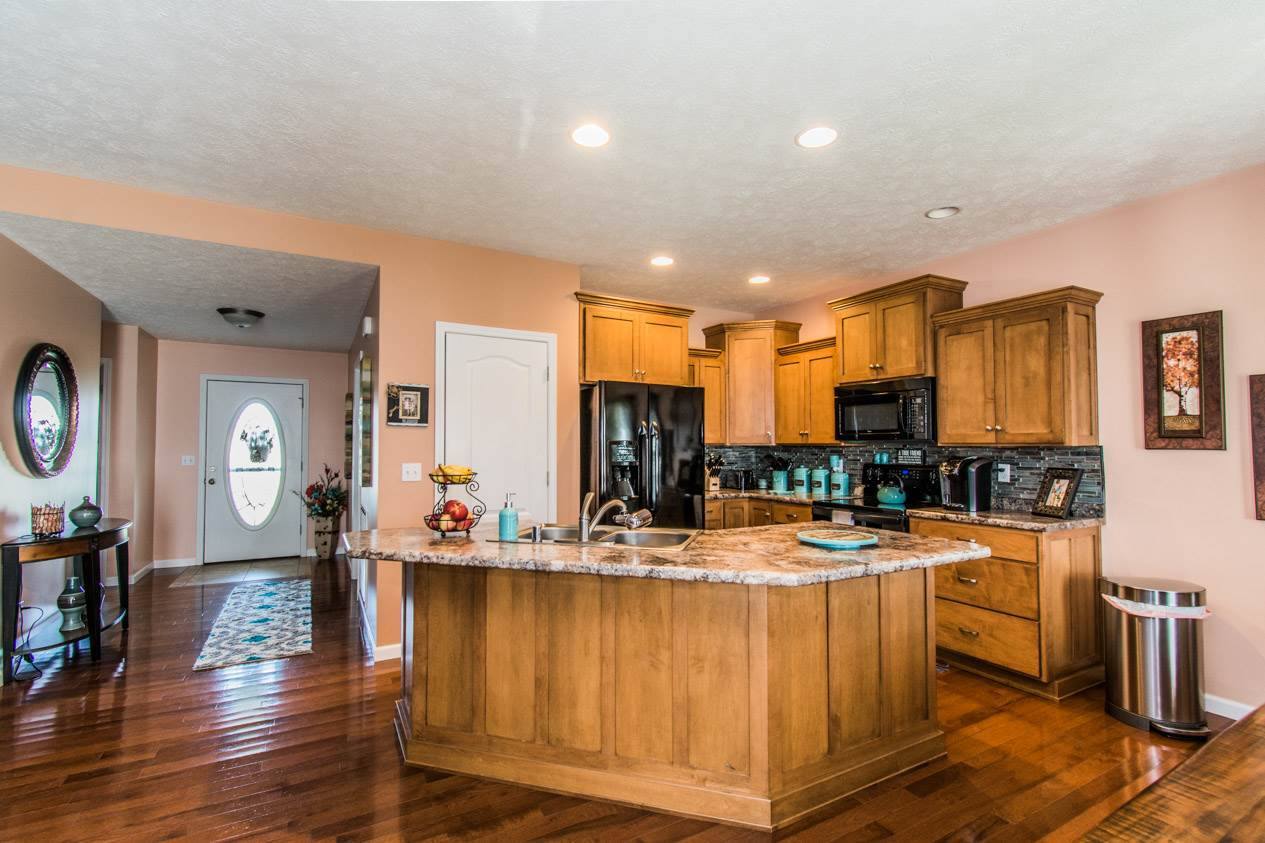 105 Cross Winds Ct, Auburn, KY 42206