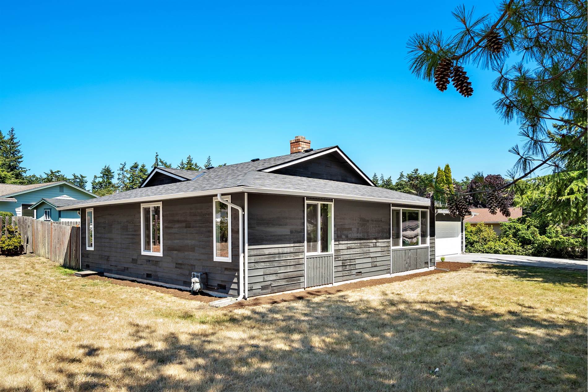 584 NW 3rd Ave, Oak Harbor, WA 98277