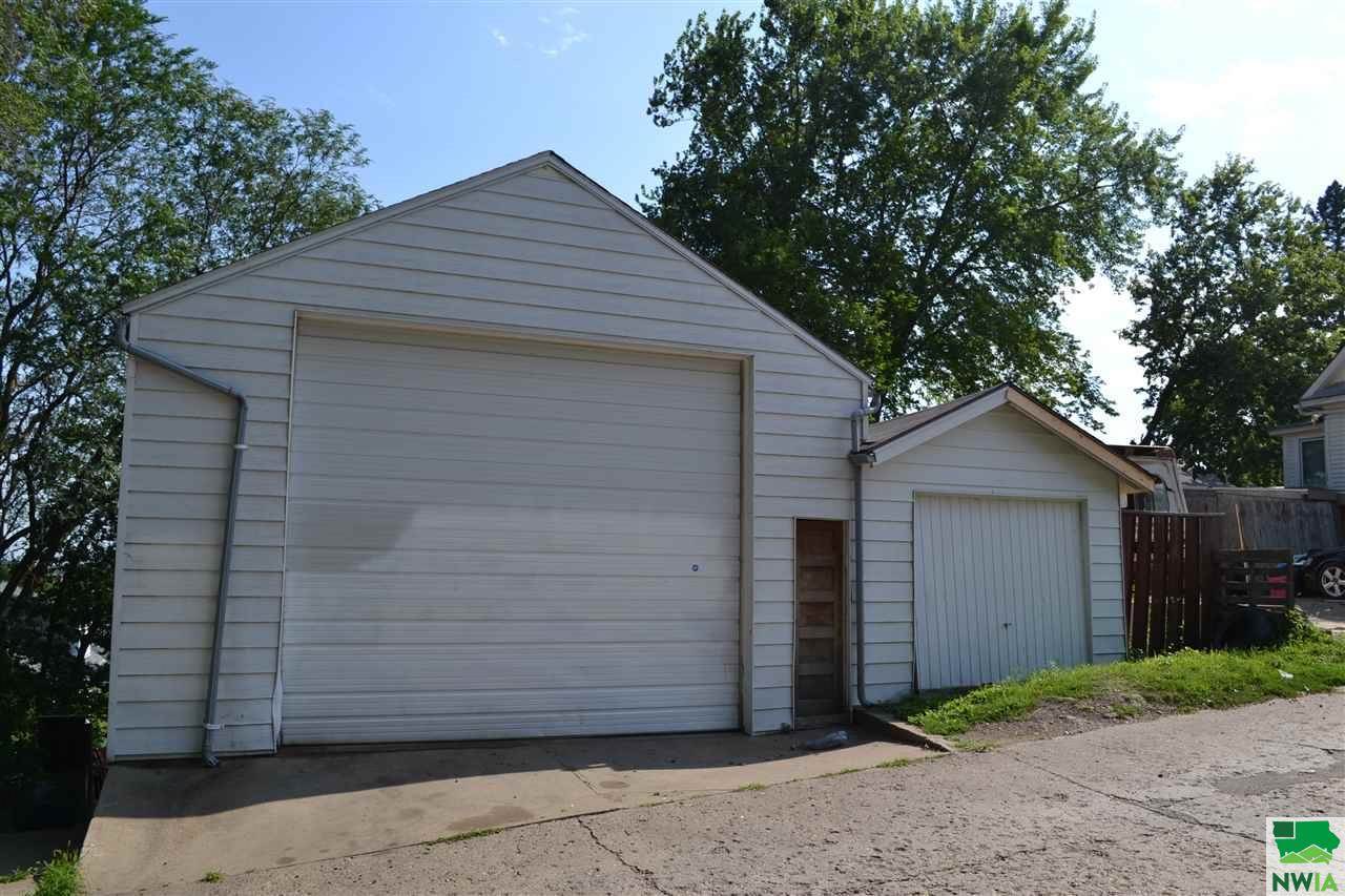 1517 W 2nd St., Sioux City, IA 51103