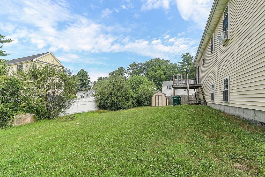 29 Hawthorne Rd, Holbrook, MA 02343