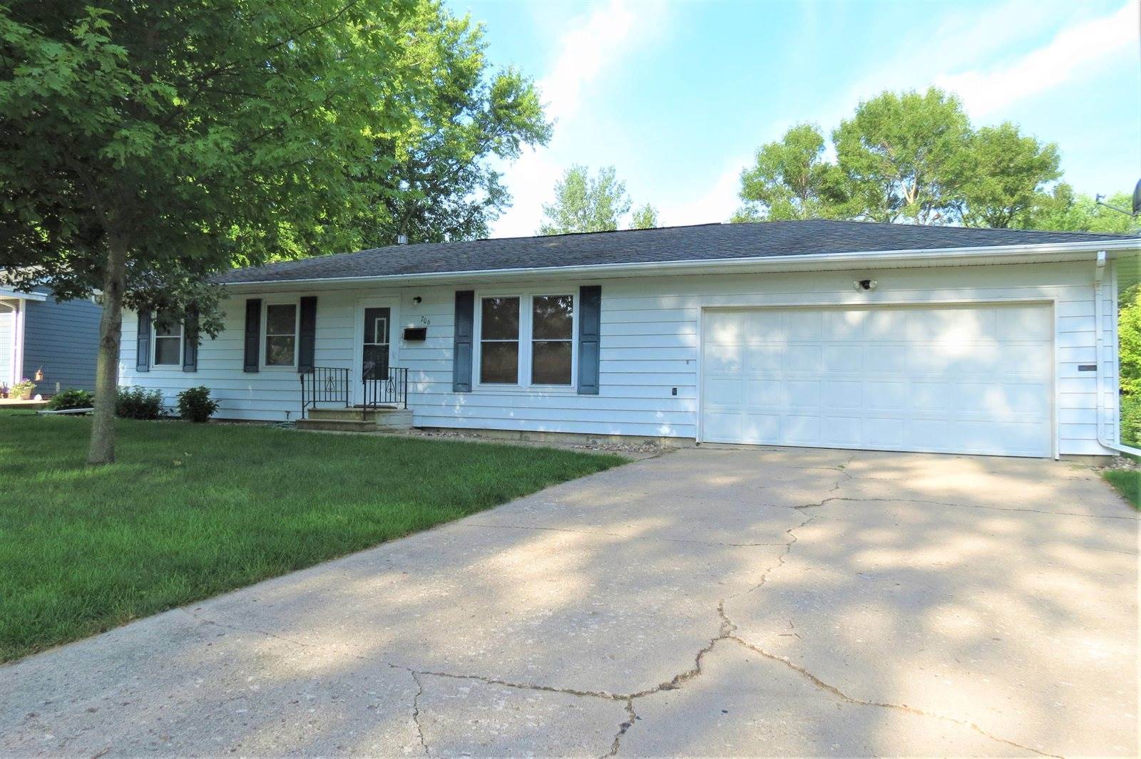 706 Jackson Avenue, Spirit Lake, IA 51360