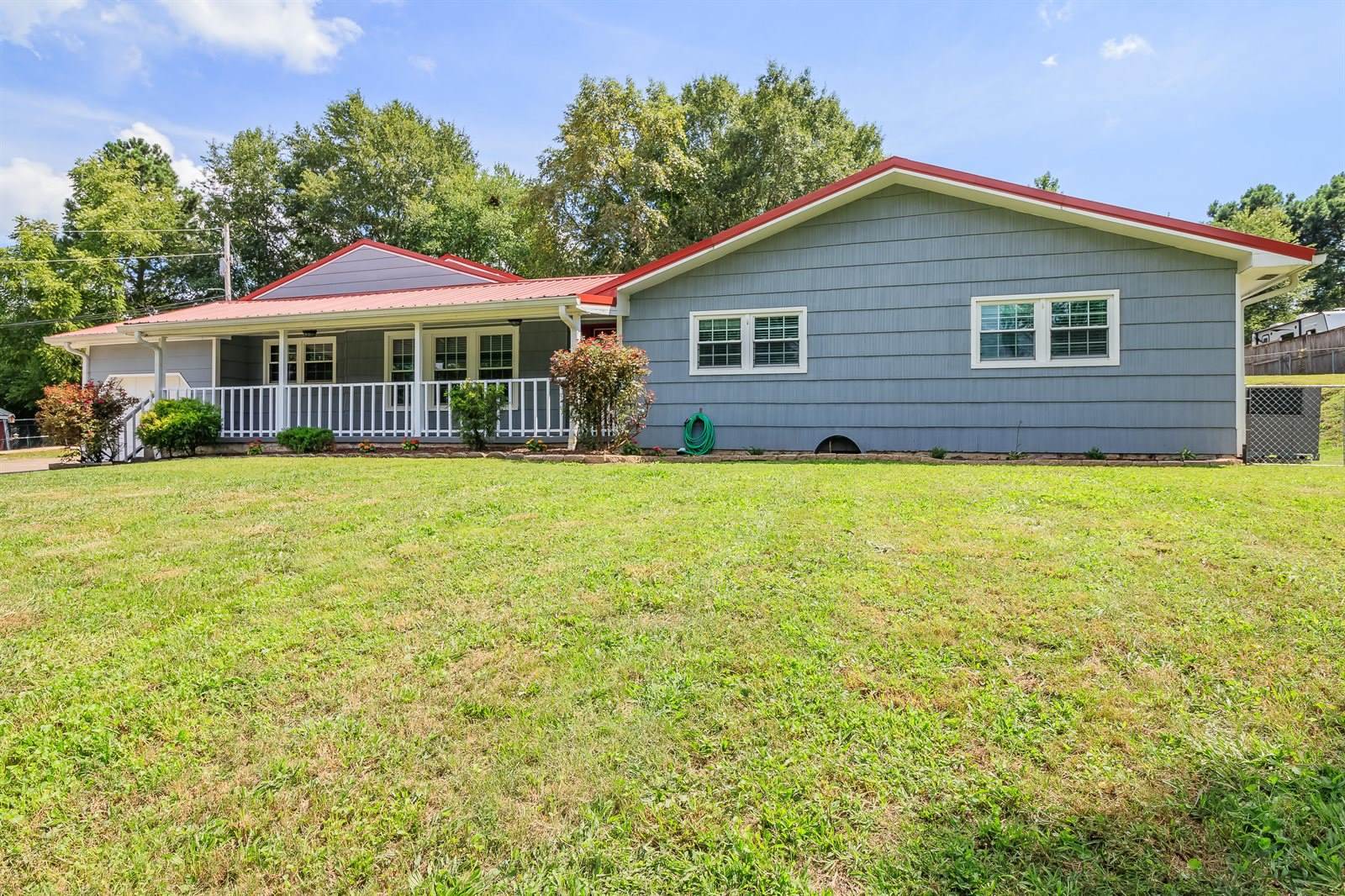 92 Topaz St, Rossville, GA 30741