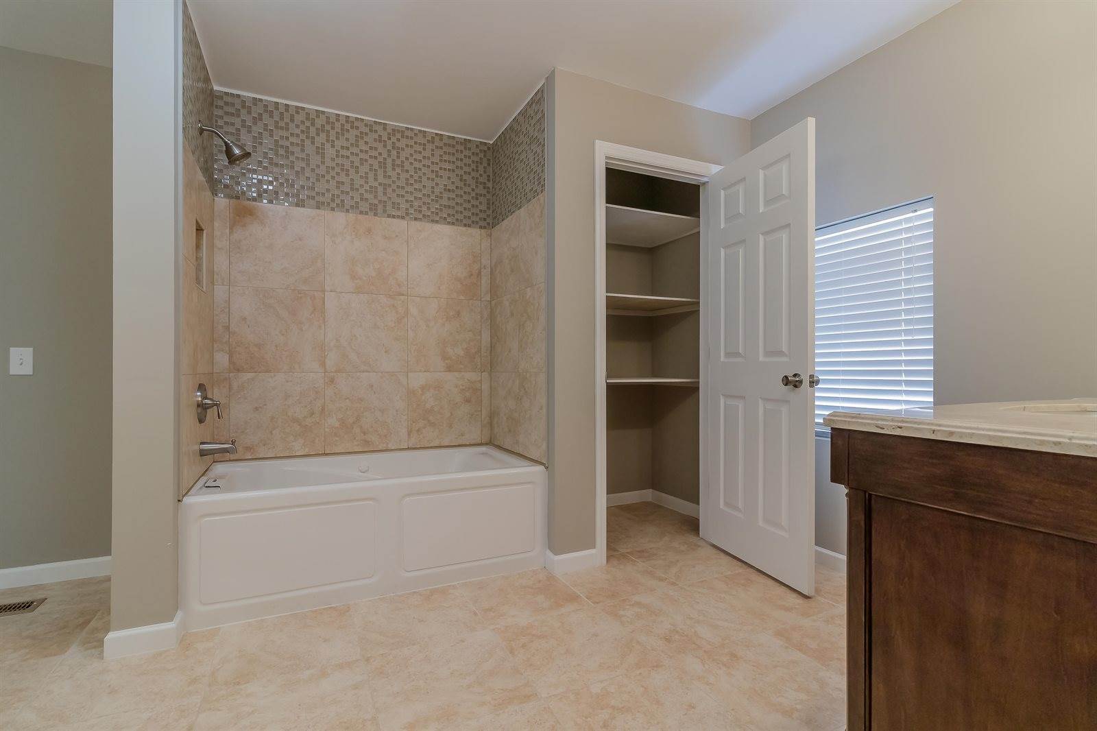 92 Topaz St, Rossville, GA 30741