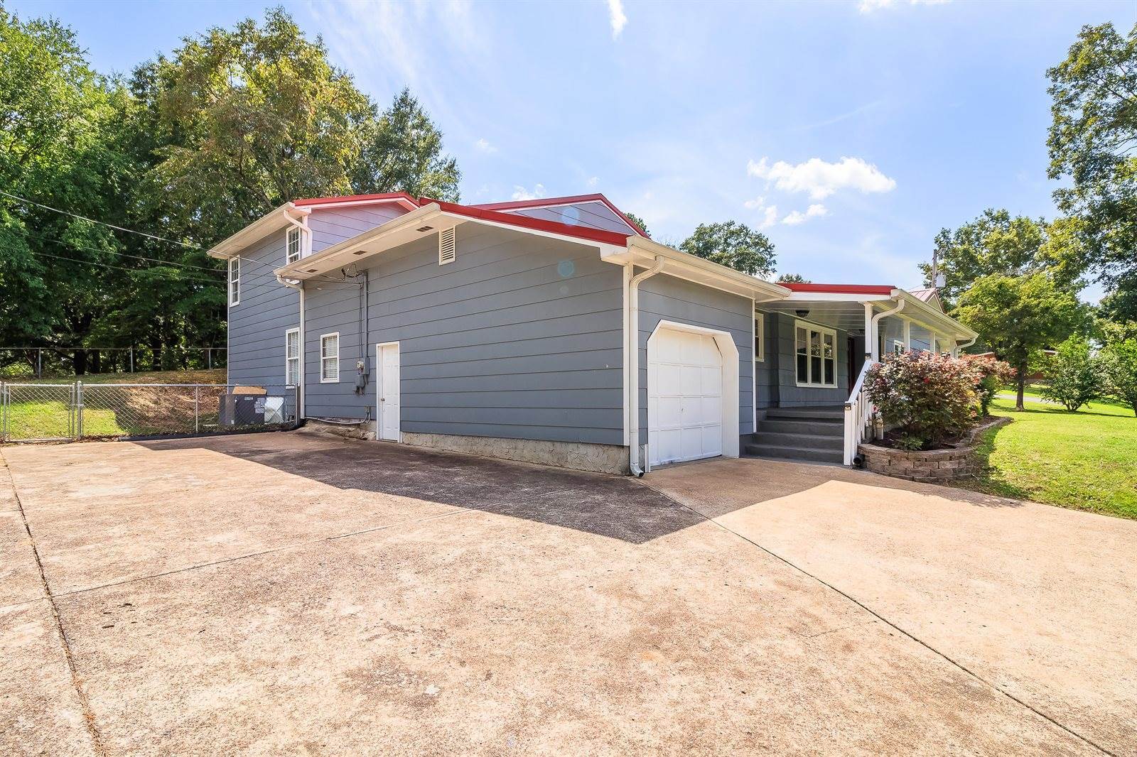 92 Topaz St, Rossville, GA 30741