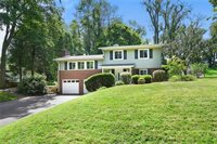 1027 Sandhurst Dr, Coraopolis, PA 15108