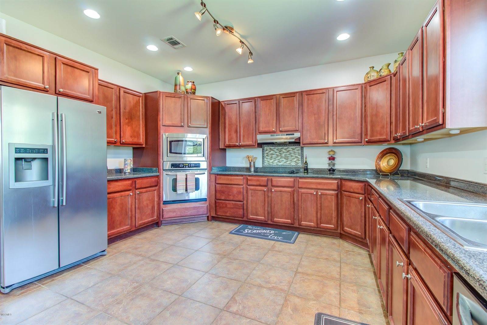 13984 N White Swan Cv, Gulfport, MS 39503