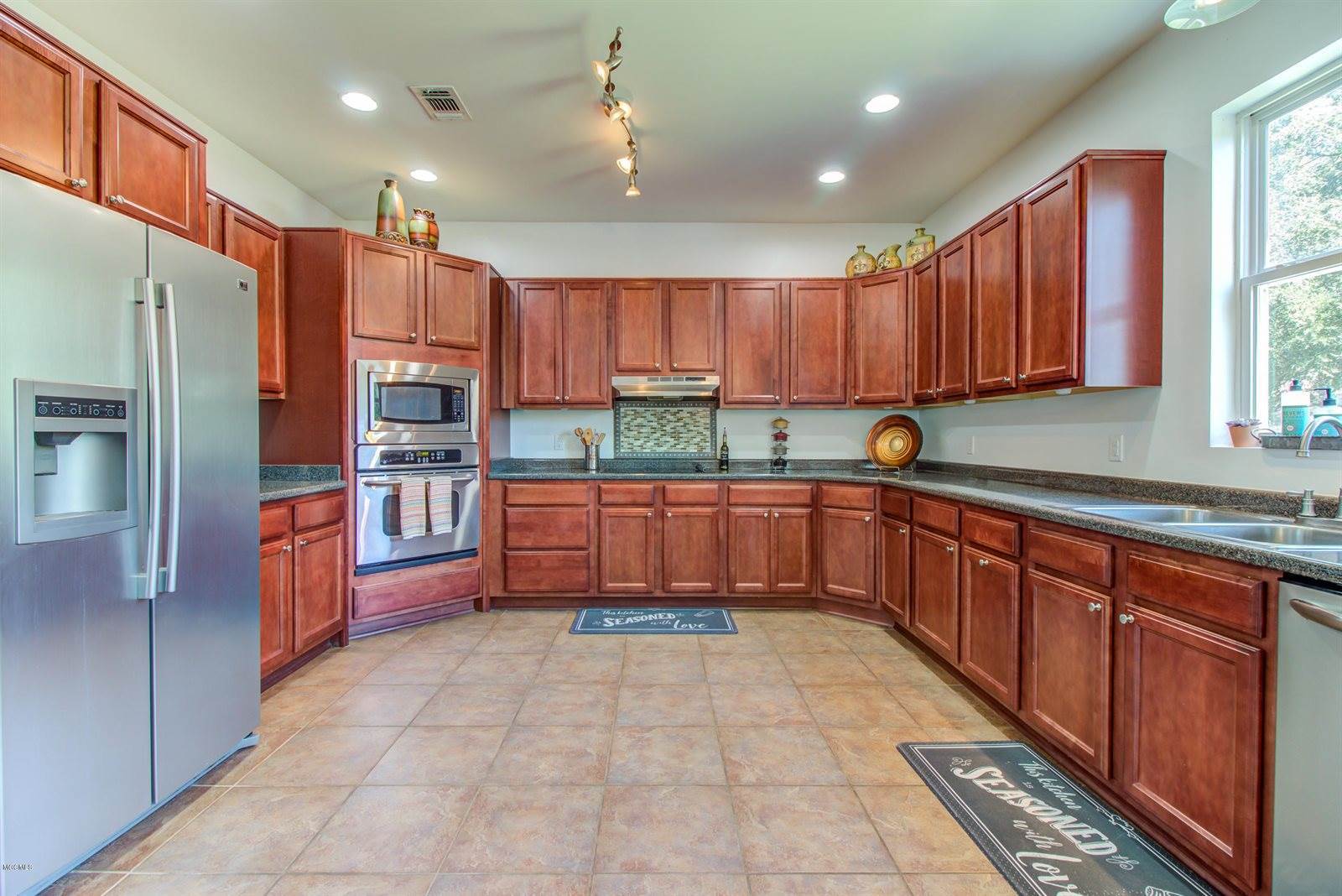 13984 N White Swan Cv, Gulfport, MS 39503