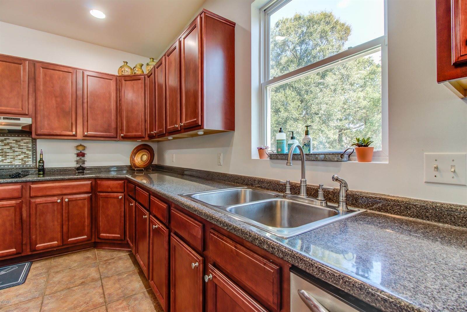 13984 N White Swan Cv, Gulfport, MS 39503