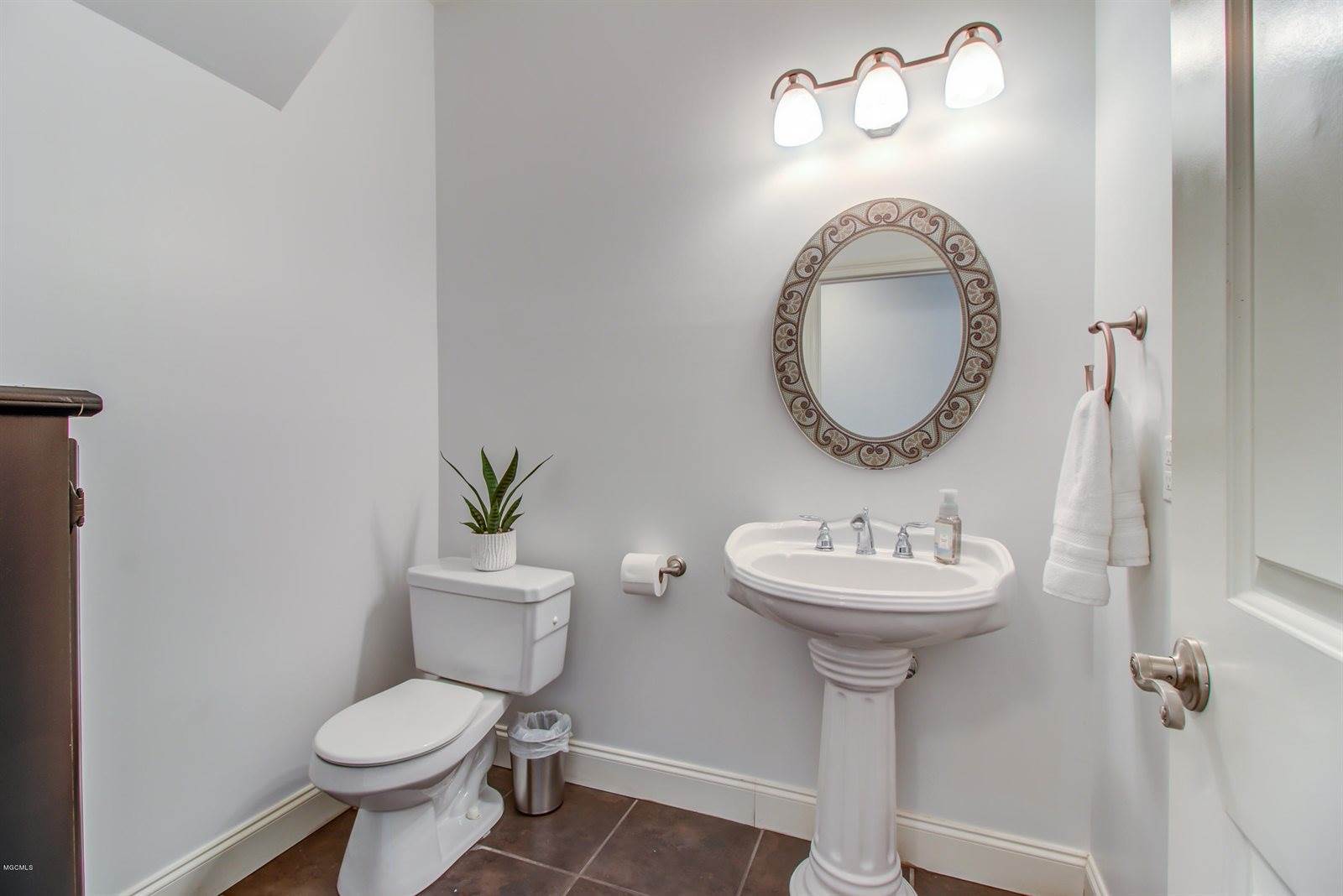 13984 N White Swan Cv, Gulfport, MS 39503