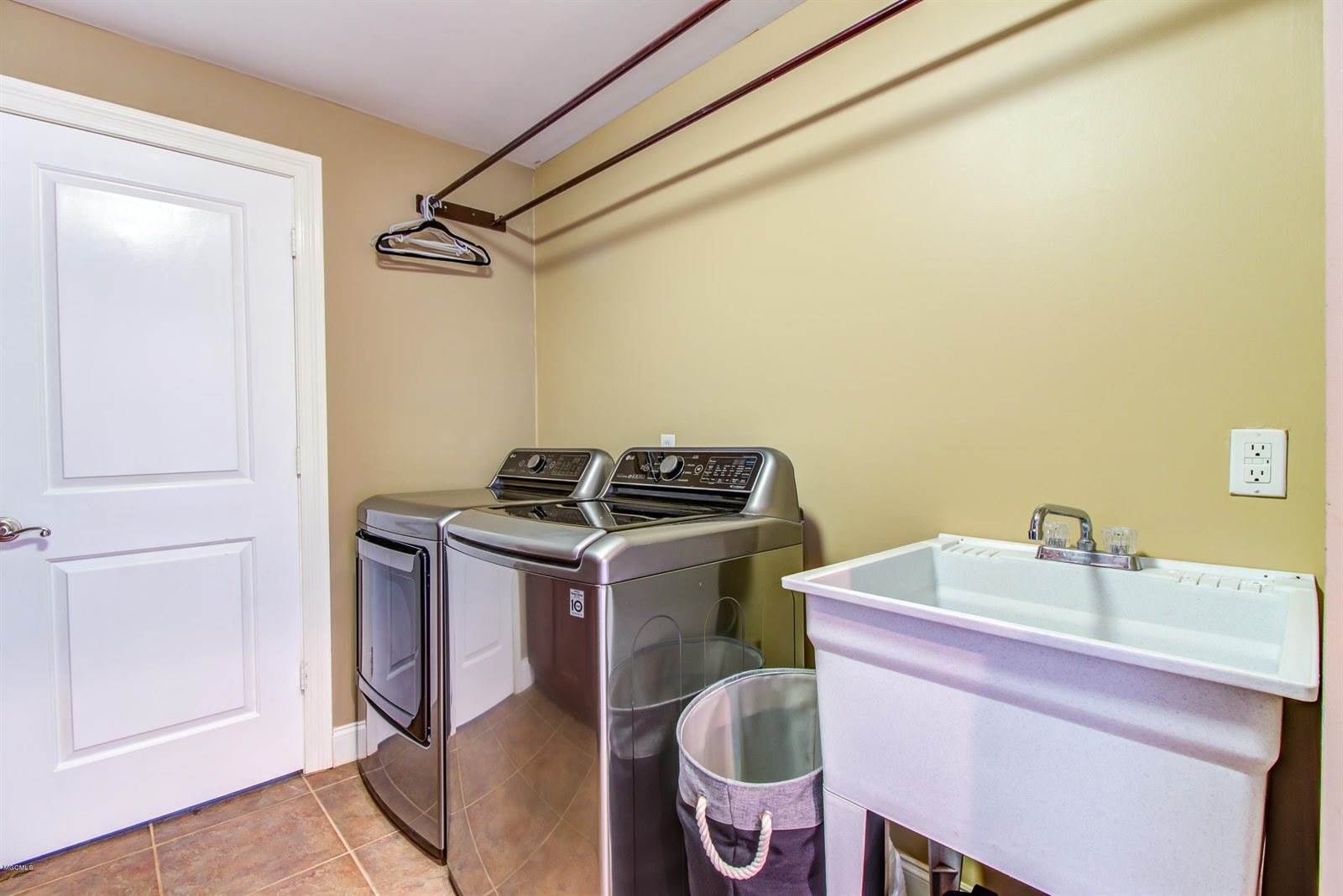 13984 N White Swan Cv, Gulfport, MS 39503