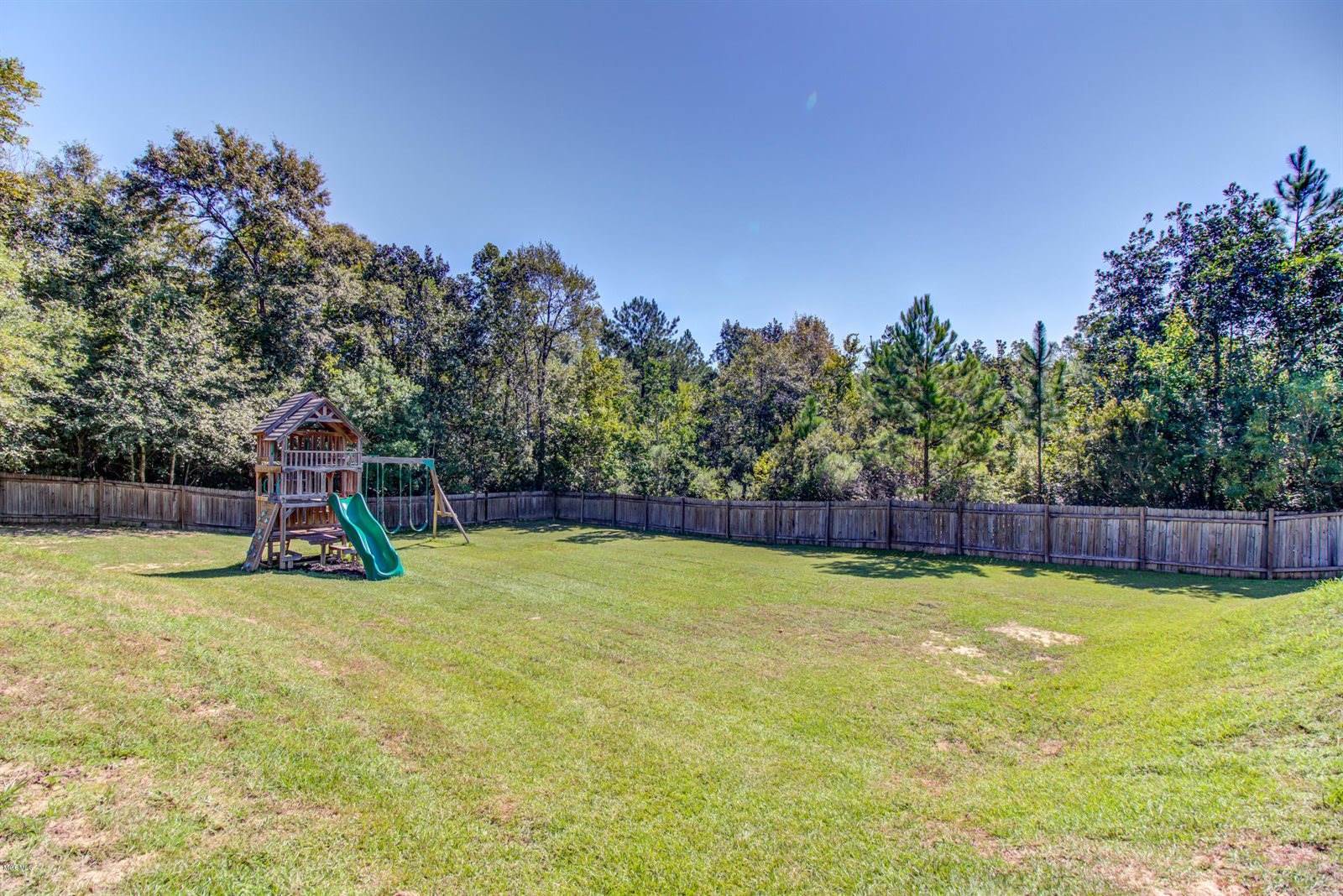 13984 N White Swan Cv, Gulfport, MS 39503