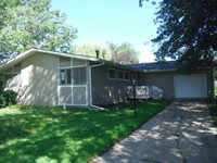 1816 SW 71st St, Topeka, KS 66619