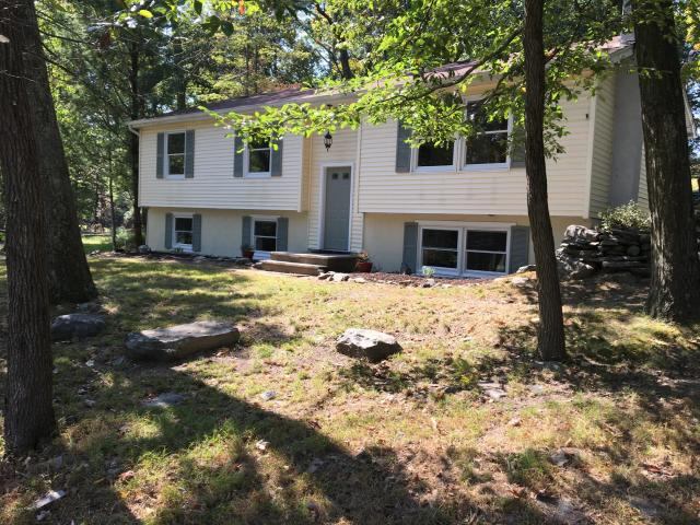 3255 Pine Ridge Dr, Bushkill, PA 18342