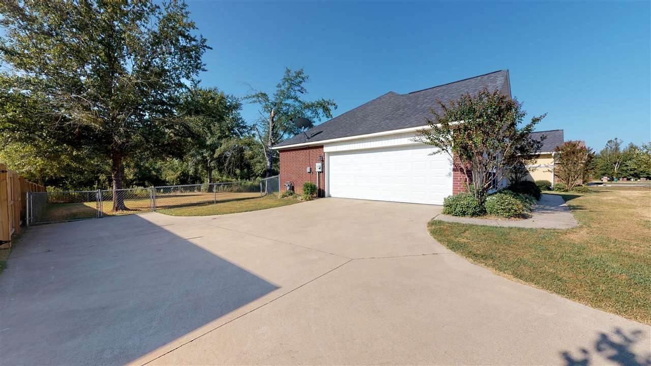 3423 Garrett Ln, Texarkana, TX 75503