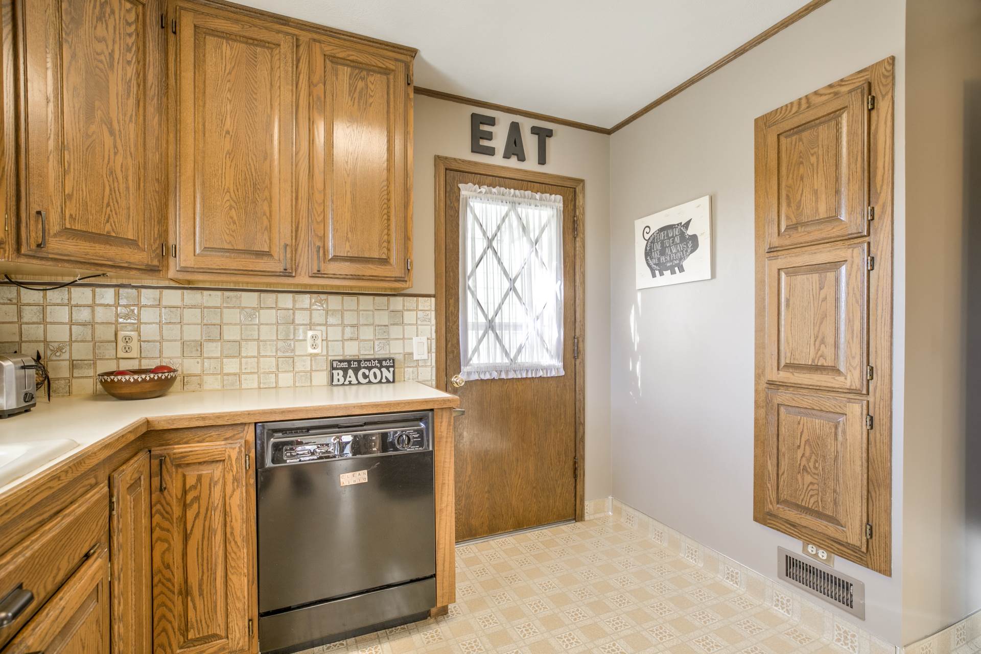 2115 S 49 Ave, Omaha, NE 68106