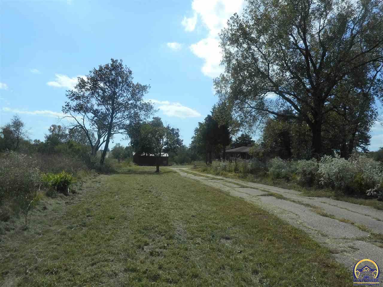 15311 U Road, Mayetta, KS 66509