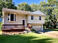 3101 SW Grand CT, Topeka, KS 66614