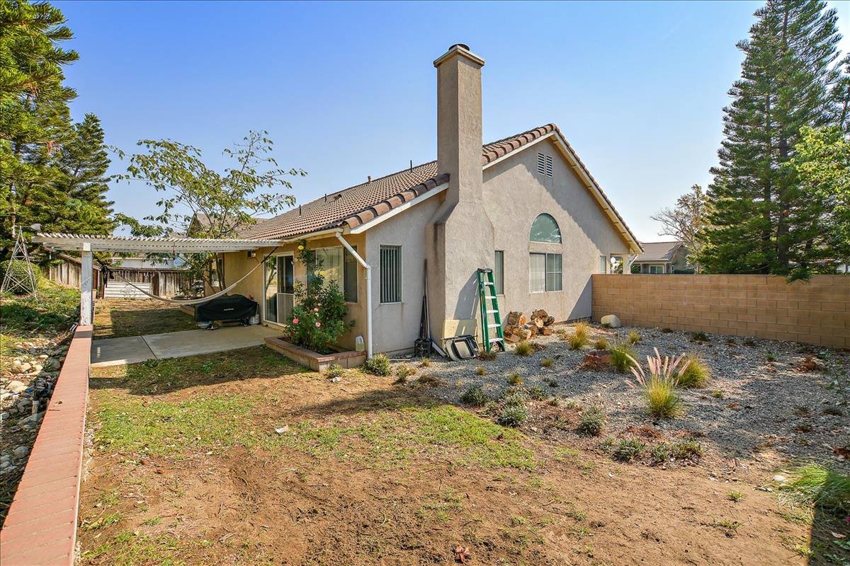 3950 Dove Tree Avenue, Rialto, CA 92377