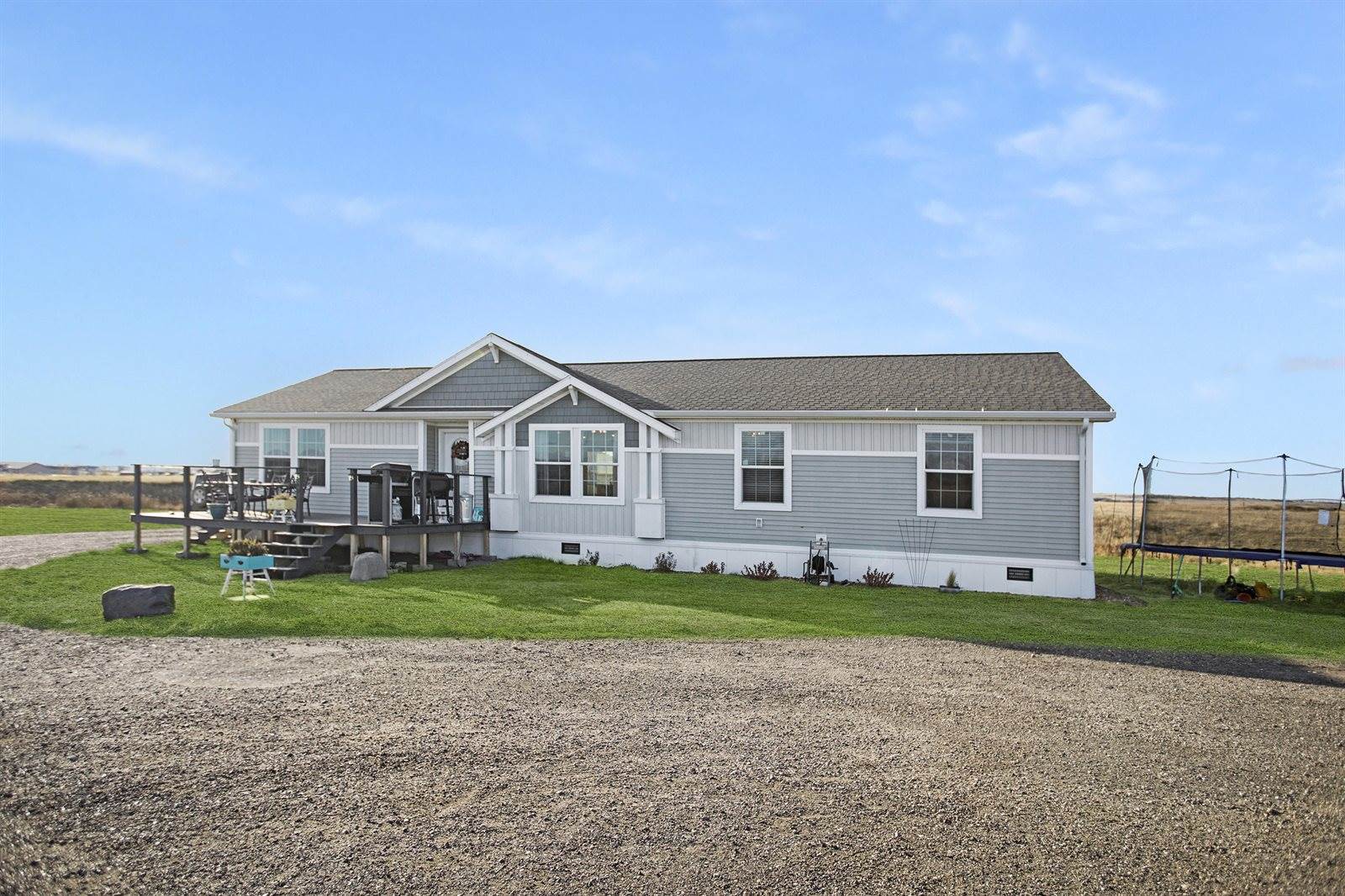5747 133rd Ave NW, Williston, ND 58801