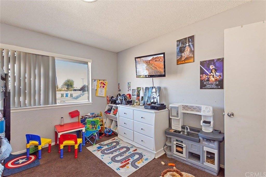 21445 Nisqually Road, Apple Valley, CA 92308