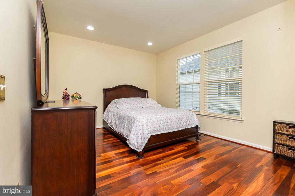 17299 Four Seasons Drive, Dumfries, VA 22025