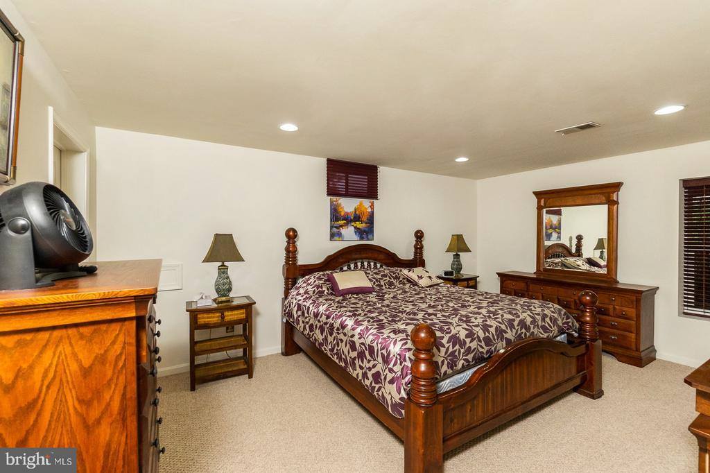 17299 Four Seasons Drive, Dumfries, VA 22025