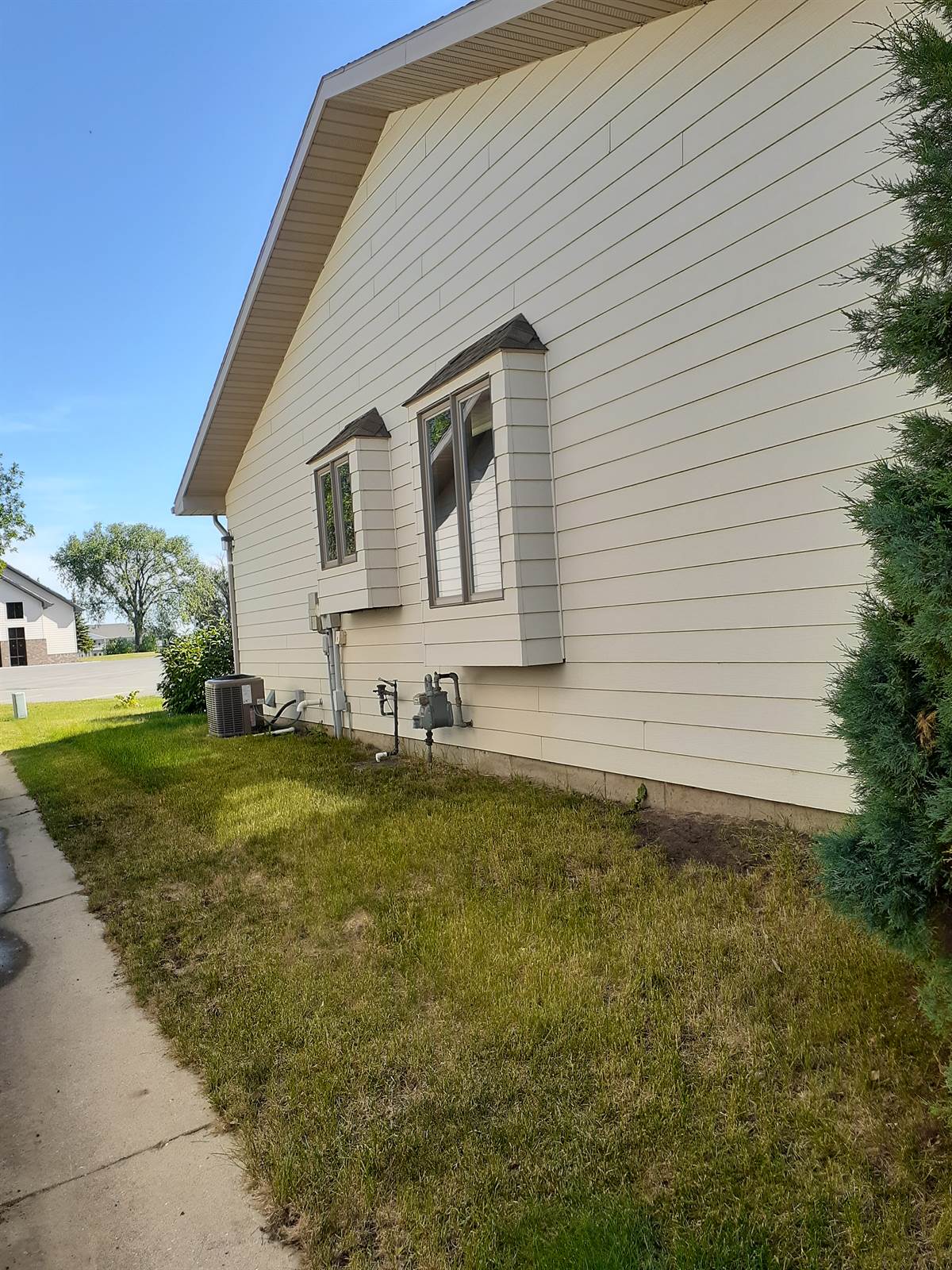 1414 SW 17 1/2 Ave, Minot, ND 58701